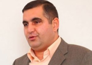 Deputatlar hovuzda üzür, seçicilər borc içində...