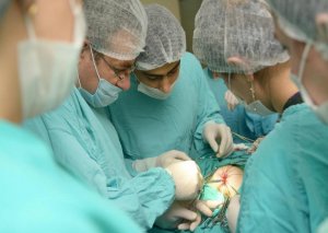 Bakıda 14 yaşlı qız uşağının qarnından kişi orqanları çıxarılıb