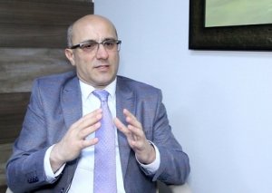 Elman Sadıqov: “2019-un ikinci yarısından yüksək faizli istehlak kreditlərini görməyəcəyik”