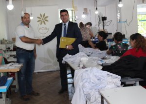 KOBİA tikiş sexinin sənədləşdirilməsində sahibkara dəstək göstərib