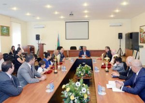 Azad Rəhimov gənc şahmatçıları təbrik edib