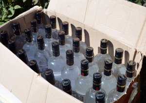 Azərbaycana aksiz markasız alkoqollu içkilər gətirən şəxs ifşa olunub