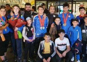 Dünya birinciliyində tarixi uğur qazanan cüdoçularımız Vətənə qayıdıb