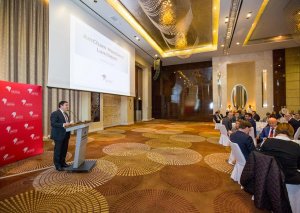 “AmCham Azərbaycan” üzvləri üçün Dövlət Neft Fondunun icraçı direktoru Şahmar Mövsümovla görüş təşkil edib