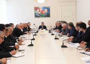 Rövşən Rzayev: “Büdcə gəlirləri məcburi köçkünlərin sosial vəziyyətinin yaxşılaşdırılmasına yönəldilir”