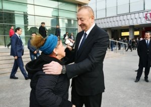 Prezident İlham Əliyev yaşlı qadının kredit borcu ilə bağlı tapşırıq verdi -VİDEO