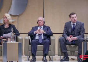 Baş Nazir Əli Əsədov AYİB-in tədbirində xarici investorları Azərbaycana sərmayə yatırmağa çağırıb