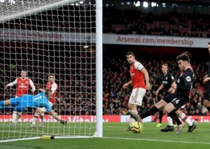 “Nyukasl”la “Arsenal” evdə uduzub