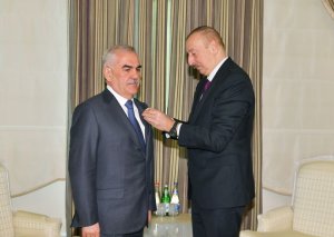 Prezident İlham Əliyev Vasif Talıbova “Şərəf” ordenini təqdim edib