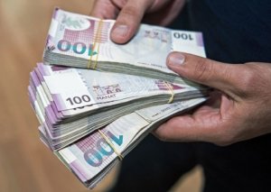 Şəkidə şirkət avtomobilinə basqın edən şəxslər 20 min manat pul aparıblar
