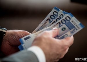 Azərbaycanda neçə nəfər 8 000 manatdan çox maaş alır?