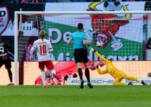 Bundesliqada hər iki oyun heç-heçə başa çatıb