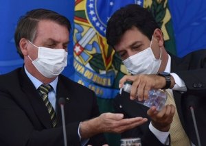 Braziliya prezidenti özünütəcrid siyasətinə görə səhiyyə nazirini istefaya göndərib