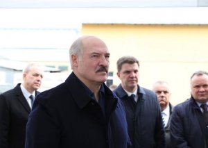 Lukaşenko koronavirusla bağlı Rusiya testlərinin keyfiyyətini tənqid edib