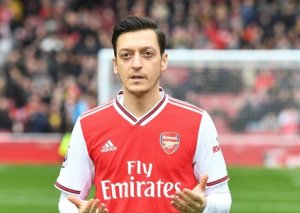 Məsut Özil Türkiyə Qızıl Ayparasına 80 min funt vəsait köçürüb