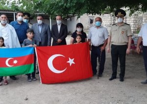 Türkiyənin milliyyətçi həkimləri cəbhə bölgəsinə səfər ediblər FOTOLAR