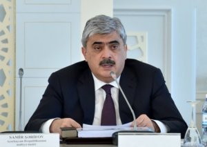 Maliyyə naziri: “İqtisadiyyat tədricən tənəzzül məcrasına daxil olub”