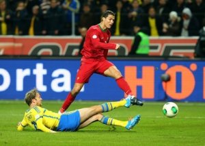 Ronaldo millidə 101-ci qolunu vuraraq rekorda yaxınlaşıb