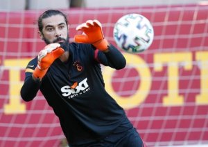 "Qalatasaray" əsas qapıçının olmadığı hər matçda qol buraxır