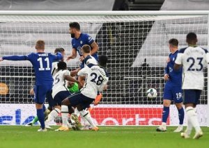 London derbisinin taleyini penaltilər həll edib