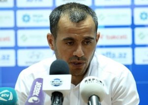 Ayxan Abbasov: "Premyer Liqadan U-21-ə getmək enişdir, əsas millini düşünmək olar"