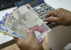 Hökumət artan xərcləri necə qarşılasın - yüngül devalvasiya təklifi