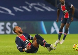 Neymar zədələndi, meydanı xərəktə tərk etdi