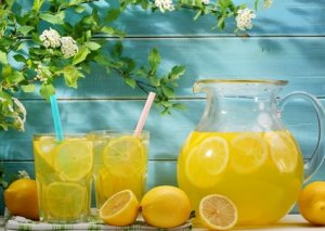 Limonlu suyun faydalı xüsusiyyətləri açıqlandı