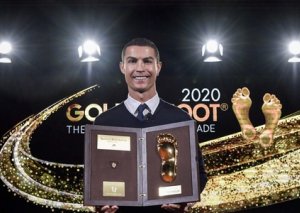 Ronaldu "Qızıl Ayaq" mükafatını aldı