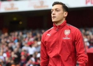 Mesut Ozil "Di Si Yunayted"lə danışıqlar aparır