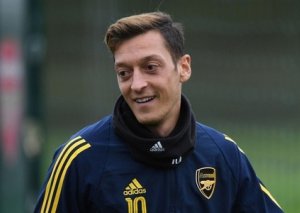 Mesut Özil "Fənərbağça"ya keçid üçün milyonlarla avrodan imtinaya hazırdır