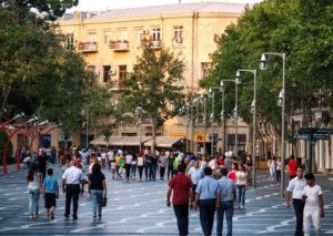 "Yaya yaxın maskaları tam ata biləcəyik" - Həkim