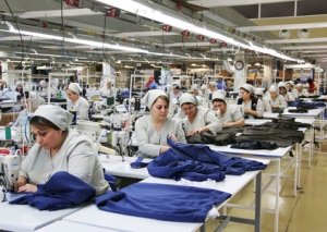 Azərbaycanda tekstil fabrikinin tikintisi müzakirə olunur