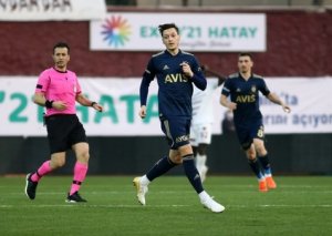 Mesut Özil "Fənərbağça"da debüt etdi