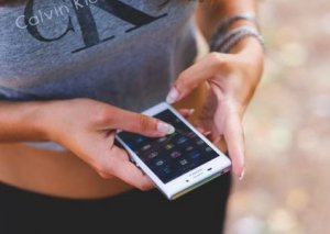 Telefonunuza yüklədiyiniz 8 TƏHLÜKƏLİ PROQRAM -
