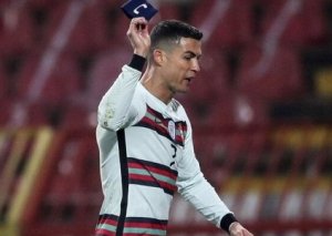 Ronaldonun yerə atdığı kapitanlıq sarğısı hərraca çıxarıldı