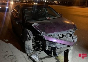 Bakıda sürücü sükan arxasında yuxulayaraq qəza törədib