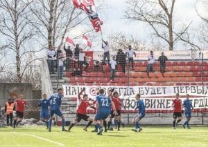 Rusiyalı futbolçu oyun zamanı öldü - FOTO