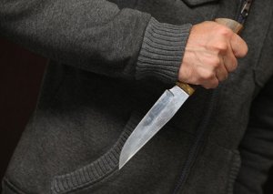 Qardaş qardaşı belindən bıçaqladı