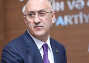 Arif Qasımova məxsus restoranın inzibatçısı