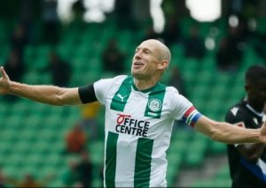 Robben 6 aydan sonra meydana qayıtdı