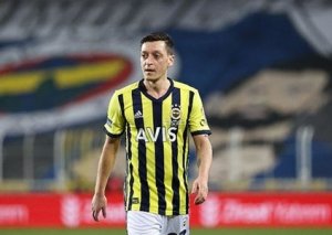 Məsut Özil klub aldı