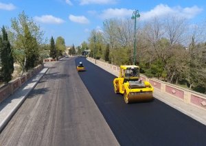 Tərtərdə Ermənistanın raket və artileriya atəşi nəticəsində dağılmış yollar bərpa olunur (FOTO)