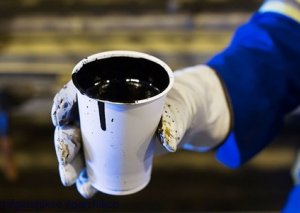 “Bloomberg”: Neftin qiyməti 74 dollara qədər arta bilər