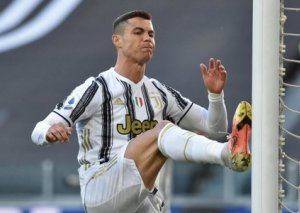 "Ronaldonu ehtiyat oyunçular skamyasına qoyun!" - Azarkeşlərdən etiraz