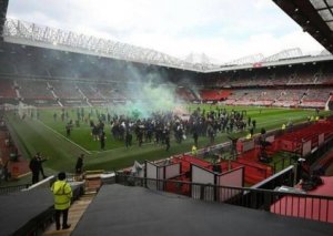 "Mançester Yunayted" - "Liverpul" oyunu təxirə salındı - Azarkeşlər stadiona girdi