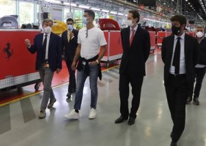 Ronaldo məşq əvəzinə "Ferrari" salonuna getdi