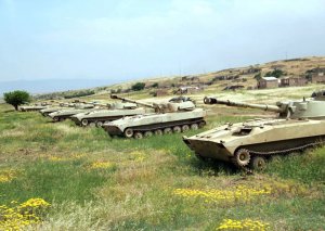 Təlimlərə cəlb edilən qoşunlar tapşırıqları icra edir (FOTO/VİDEO)