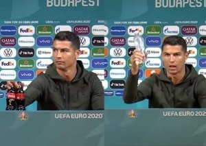 Ronaldu mətbuat konfransında masadakı “Coca-Cola”ları yığışdırıb “Su için!” dedi VİDEO