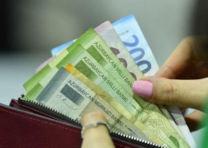 Dövlət qulluqçuları nə qədər maaş alır? - RƏSMİ